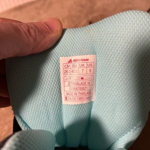 Rollerblades women’s size 9 with elbow, knee and wrist pad set. Barely used